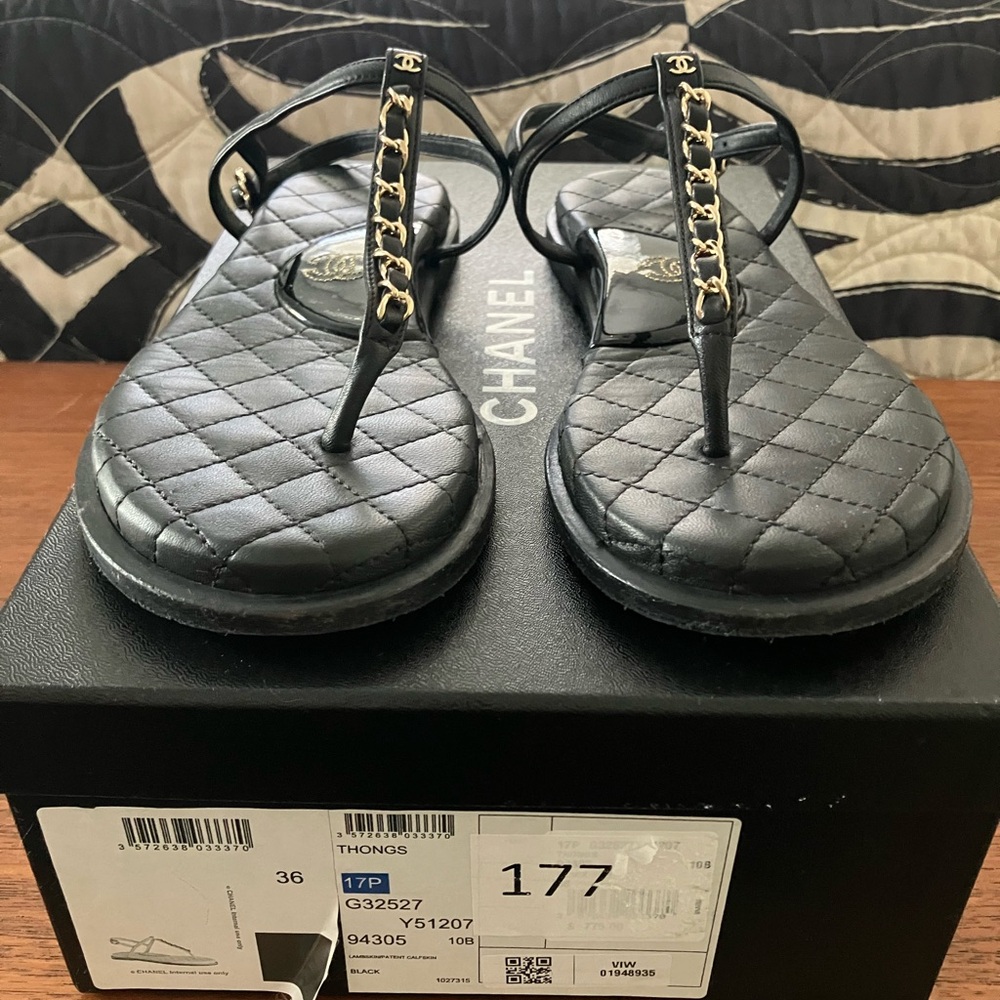 Authentic CHANEL thong sandals black with classic chain detail sz 36